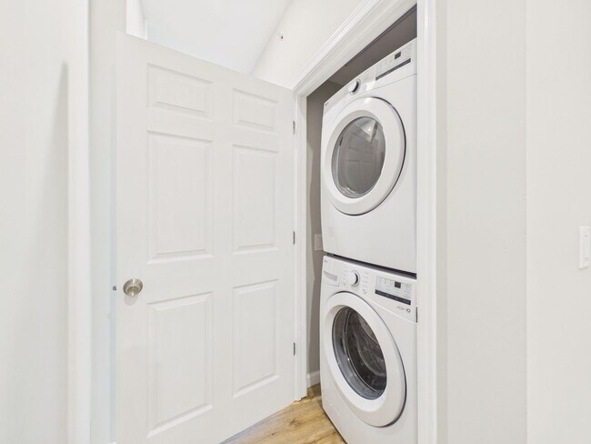 Building Photo - 1402 N 3rd St