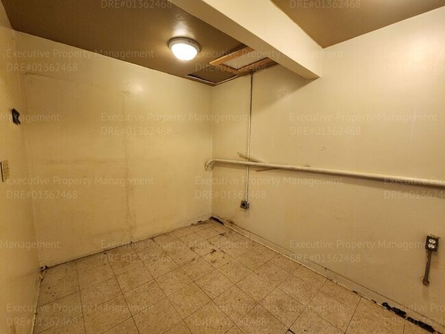 Building Photo - Ask About the Move in Special! Charming 2 ...