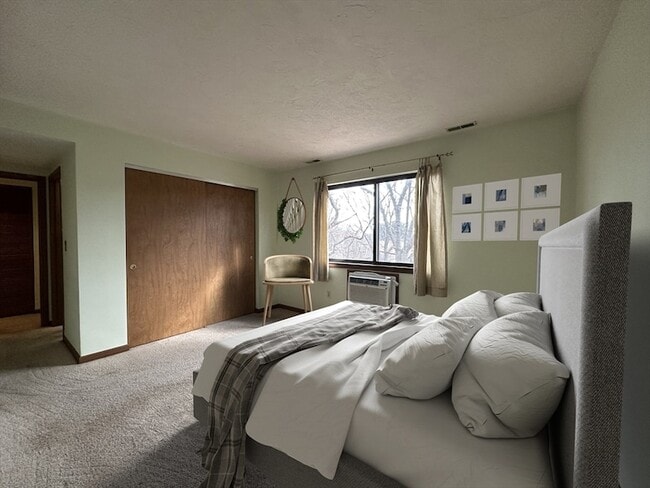 Building Photo - 340 Sunderland Rd