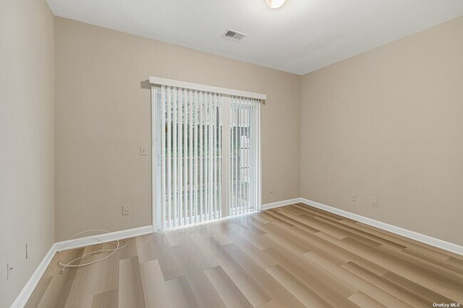 Building Photo - 73 Autumn Dr