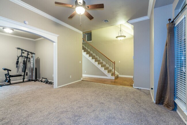 Building Photo - 5 Bed / 2.5 Bath in South Tulsa!