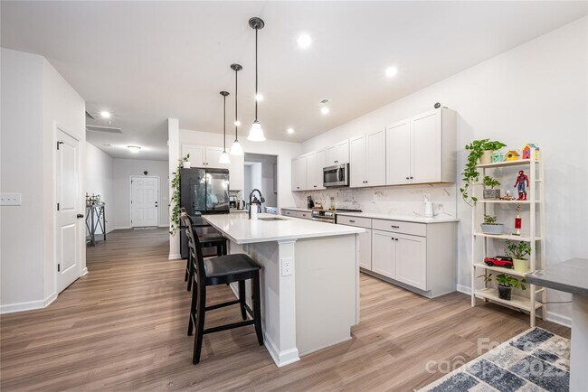 Building Photo - 9046 Evercrisp Ln
