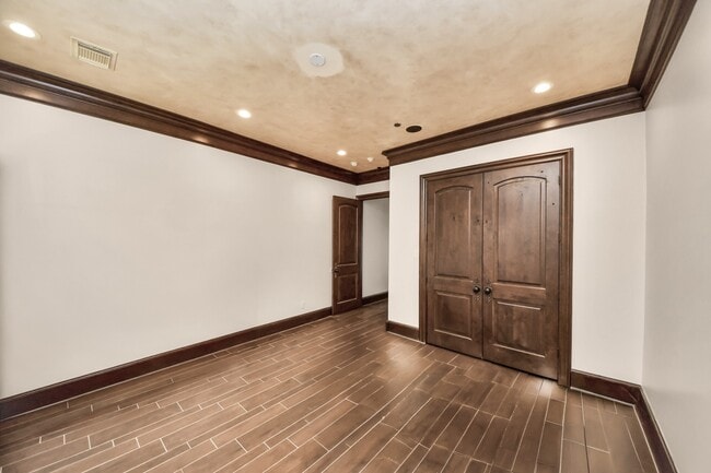 Building Photo - 11103 Memorial Dr