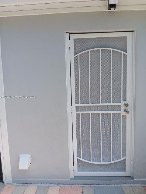 Building Photo - 2561 NE 10th Ct