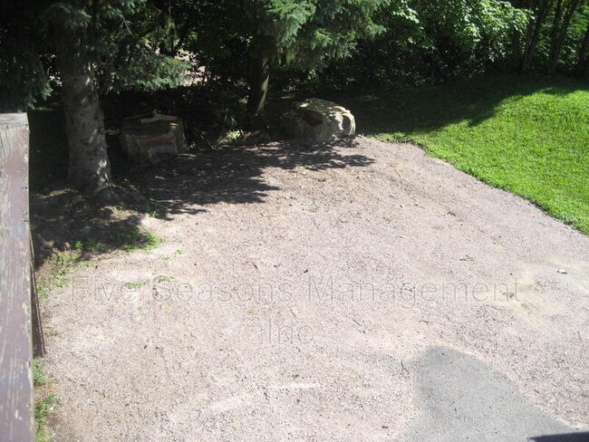 Building Photo - 80 Chase St