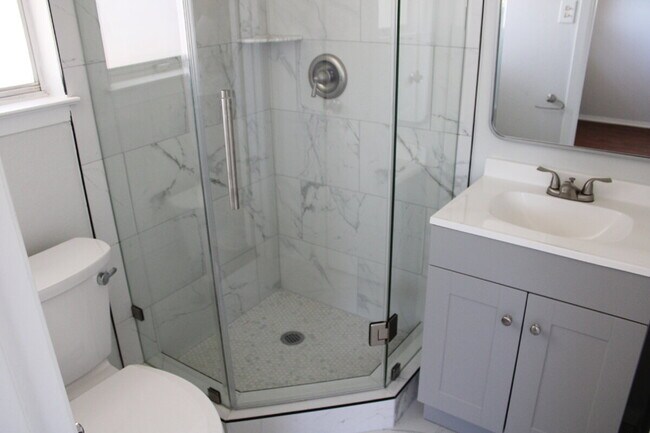 Building Photo - "Charming, Bedford home with Dual Living Spaces, Bonus Room, and a Spacious Backyard!"