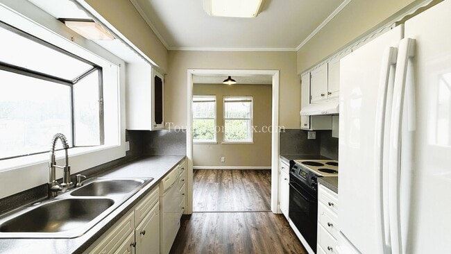 Building Photo - Lovely 3BD|1BA Home in Oregon City w/Basem...