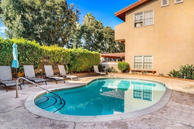 Building Photo - Beautiful Townhome on The Legends Golf Cou...