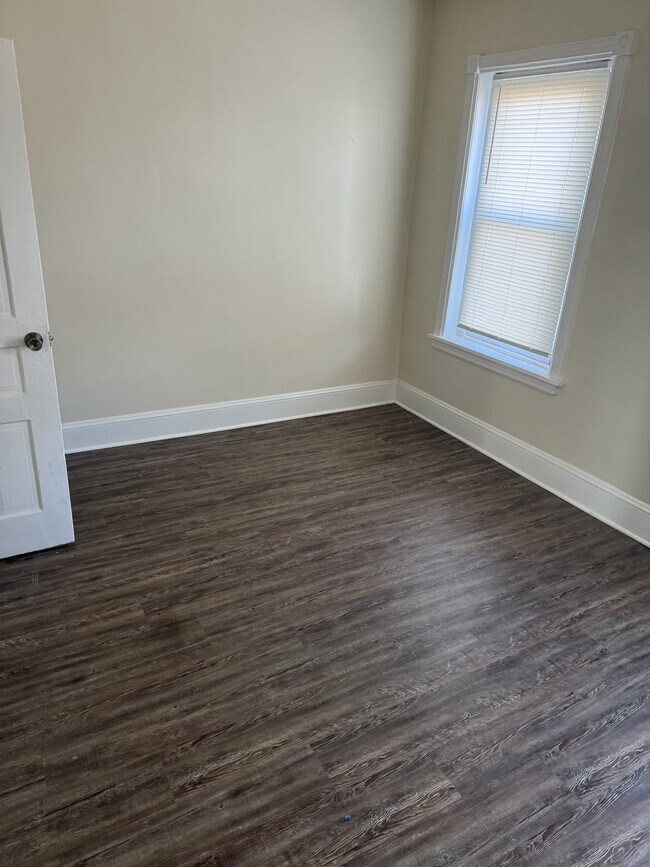 Building Photo - 187 E 18th St