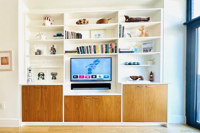 Building Photo - 47 Bridge St