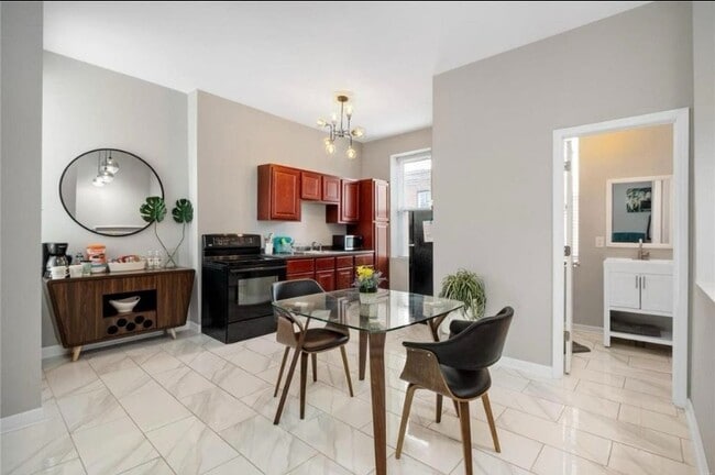 Building Photo - 2905 S 18th St