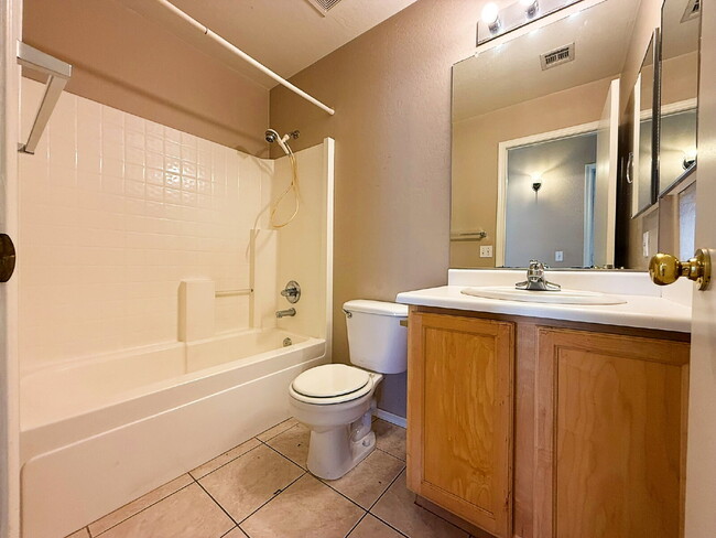 Building Photo - Well-maintained single-story home in the desirable Ashton Ranch community of Surprise.