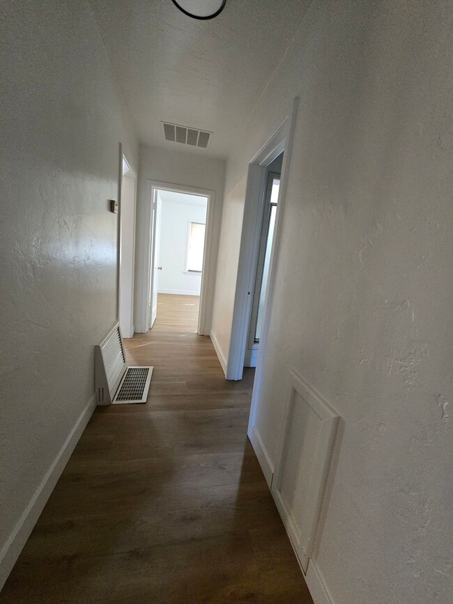 Building Photo - 2 Br 1 Ba ready now