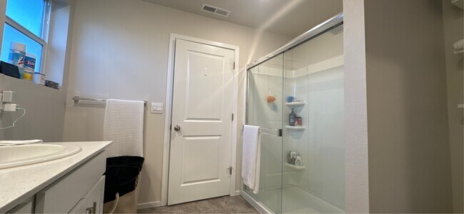 Building Photo - 477 Himalaya St. NE