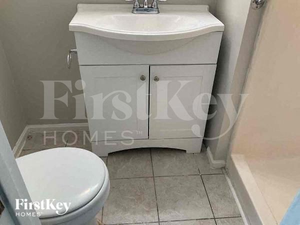 Building Photo - 5612 Pinewood Dr