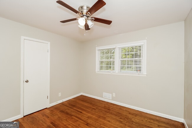 Building Photo - 5550 Longmeadow Ln