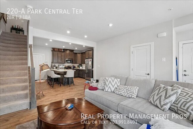 Building Photo - 220 Park Central Ter