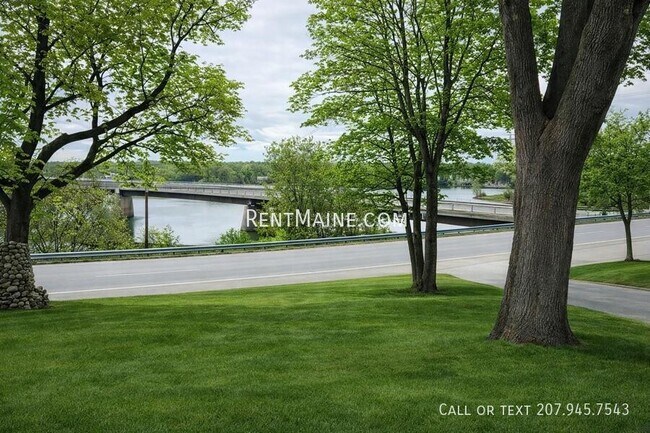 Building Photo - 15 Lloyd Ln