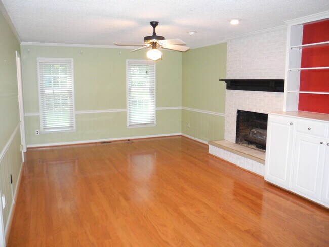 Building Photo - 383 Billingham Dr
