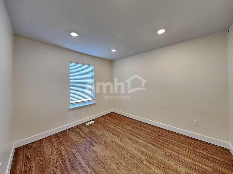 Building Photo - 2348 S Wild Horse Way