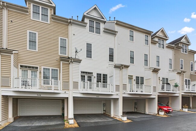 Building Photo - 3 Bed 2.5 Bath - Gaithersburg Townhouse - ...