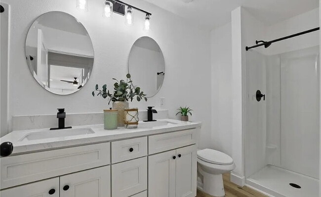 Building Photo - Fully Remodeled 1 Bedroom 1 Bathroom Open ...