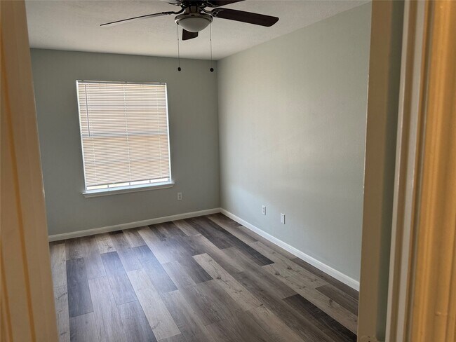 Building Photo - 18131 Beaverdell Dr