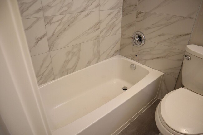 Building Photo - r1500VDuplex