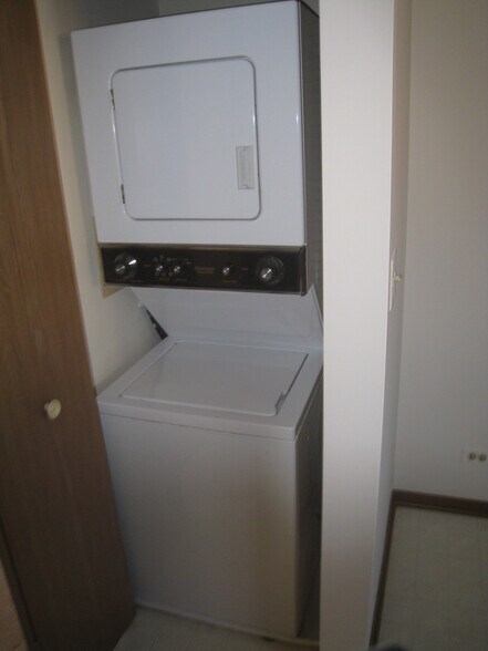 Building Photo - 425 N Eric Dr