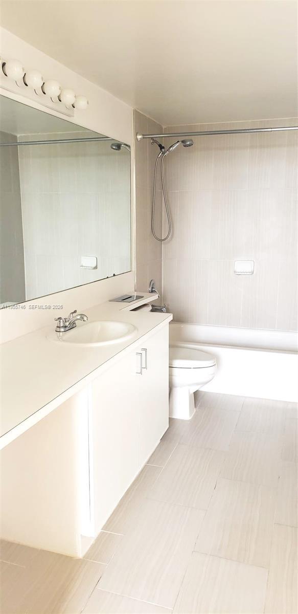 Building Photo - 19999 E Country Club Dr