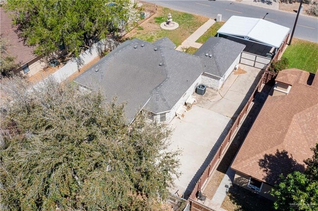 Building Photo - 20 Silverado Dr E