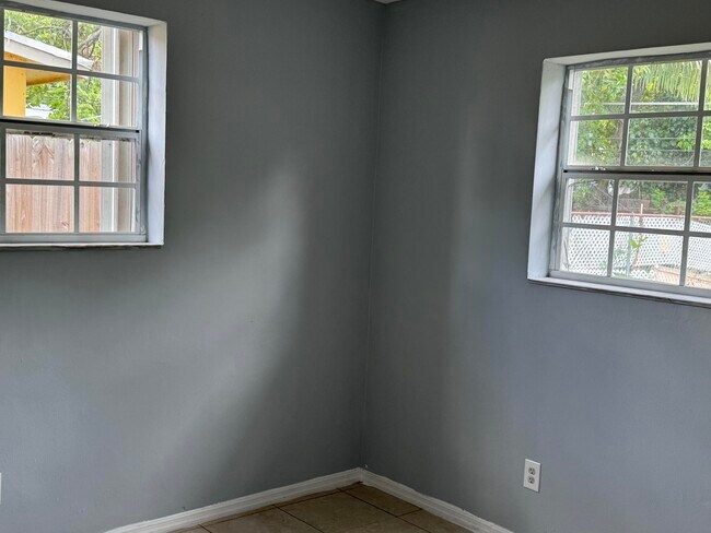 Building Photo - 1740 SW 70th Way