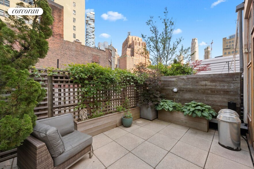 Building Photo - 363 Greenwich St
