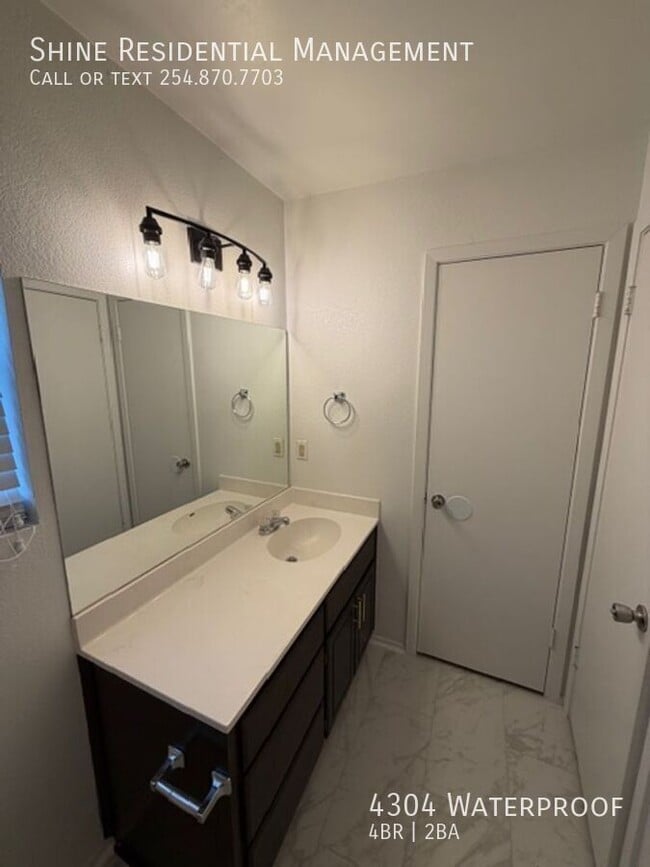 Building Photo - 4304 Waterproof-