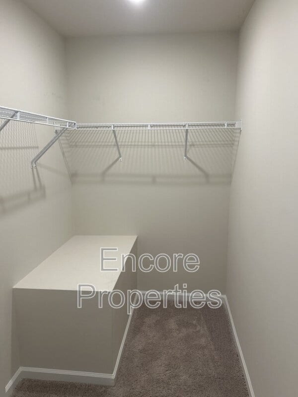 Building Photo - 240 Brook Farm Ln