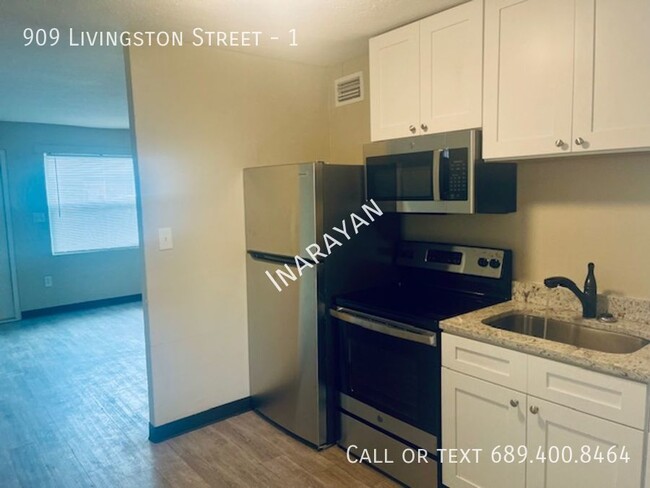 Building Photo - Newly Remodeled 2/1 apartment AVAILABLE NOW