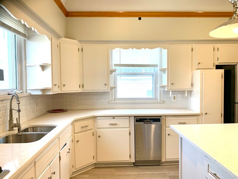 Kitchen - 67 W 5th St