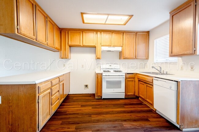 Building Photo - 8400 Laborough Dr
