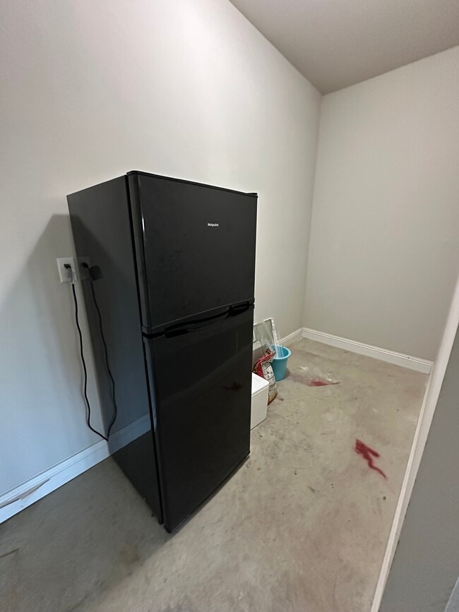 Building Photo - 405 Claystone Rd