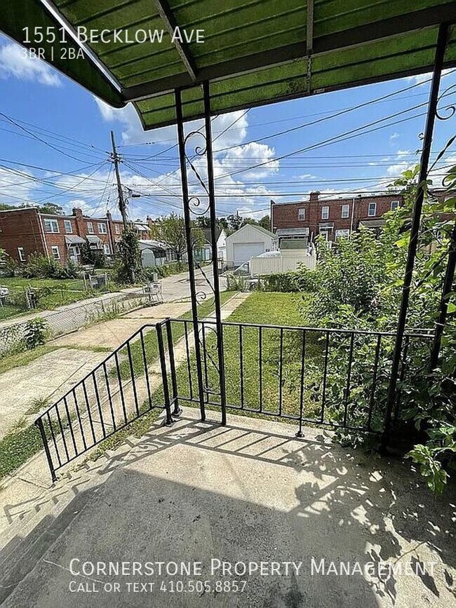 Building Photo - 3 beds | 1.5 baths | $1499 | 1551 Becklow ...
