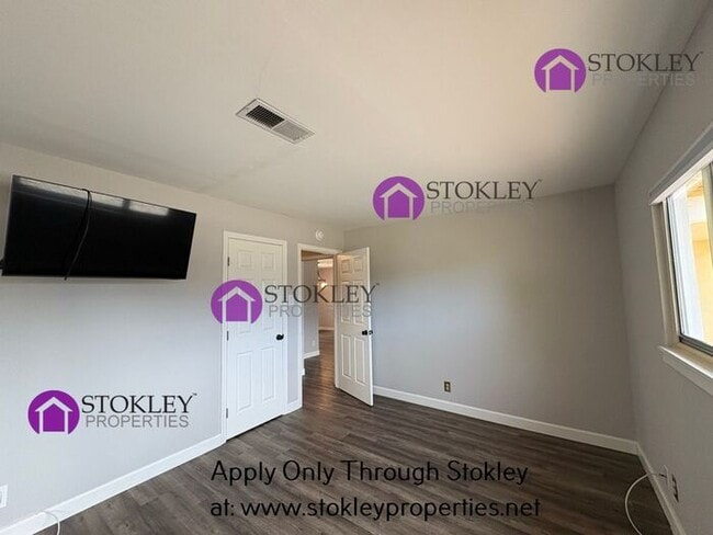 Building Photo - 1920 Encima Dr