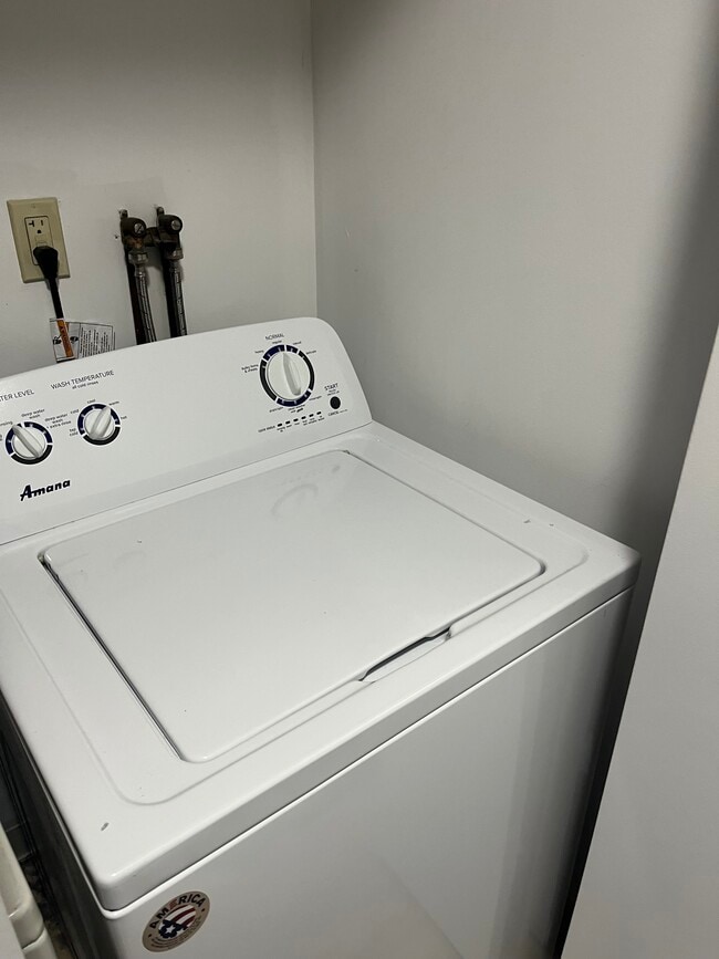 Building Photo - 116 Hilltop Dr