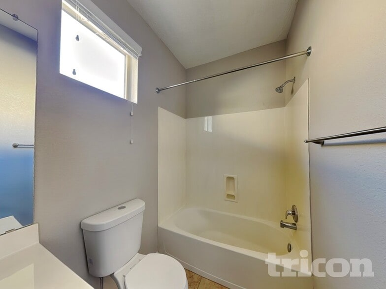 Building Photo - 11628 Thistledown Rd SE