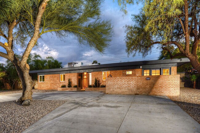 Building Photo - PRELEASE FOR AUGUST 2026 - Gorgeous Brick Ranch Home