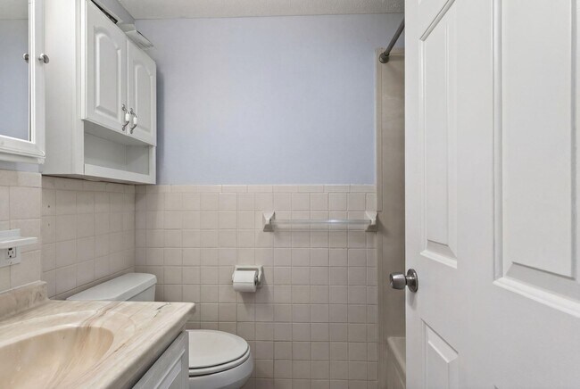 Building Photo - 9 Pine Meadows Dr