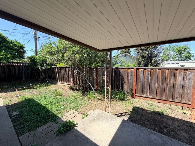 Building Photo - 1817 Foxworthy Ave