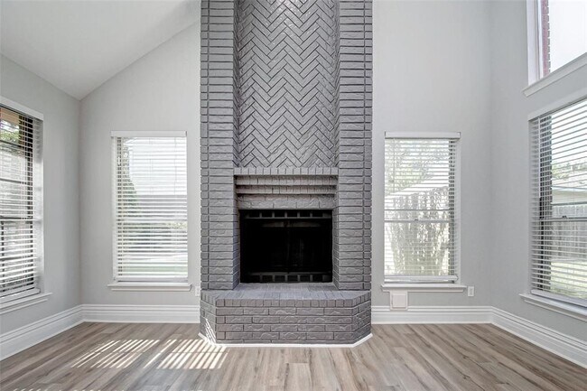 Building Photo - 2615 Woodstream Blvd
