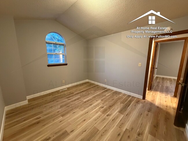 Building Photo - 2711 Mayflower Dr