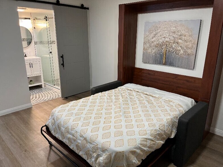 Murphy Bed View 2 - 1887 N Laurel Ave