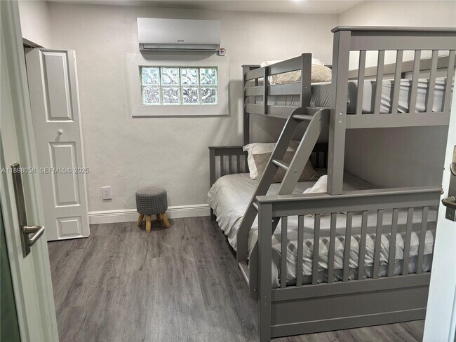 Building Photo - 1410 Polk St